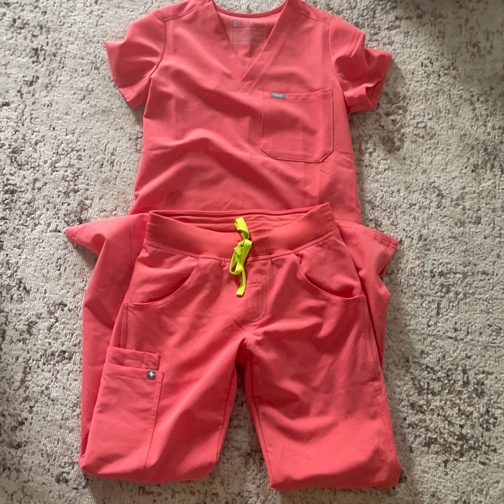 Figs hot coral xxsp set